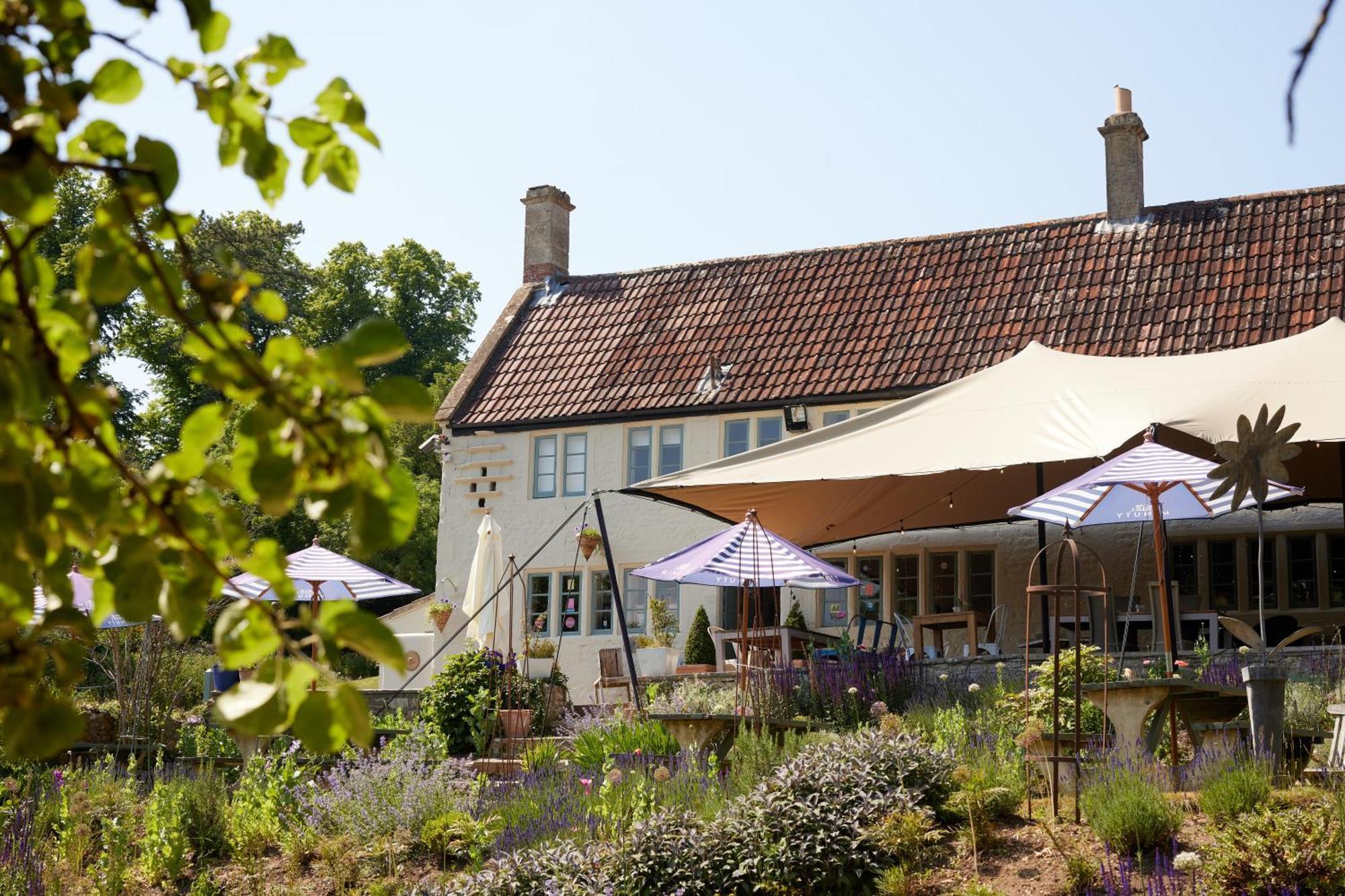 ホテル The Wheatsheaf Combe Hay Wellow  エクステリア 写真